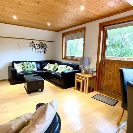 Spacious Primrose Lodge For 6 With Hot Tub At A Spa Resort Chudleigh Exterior photo