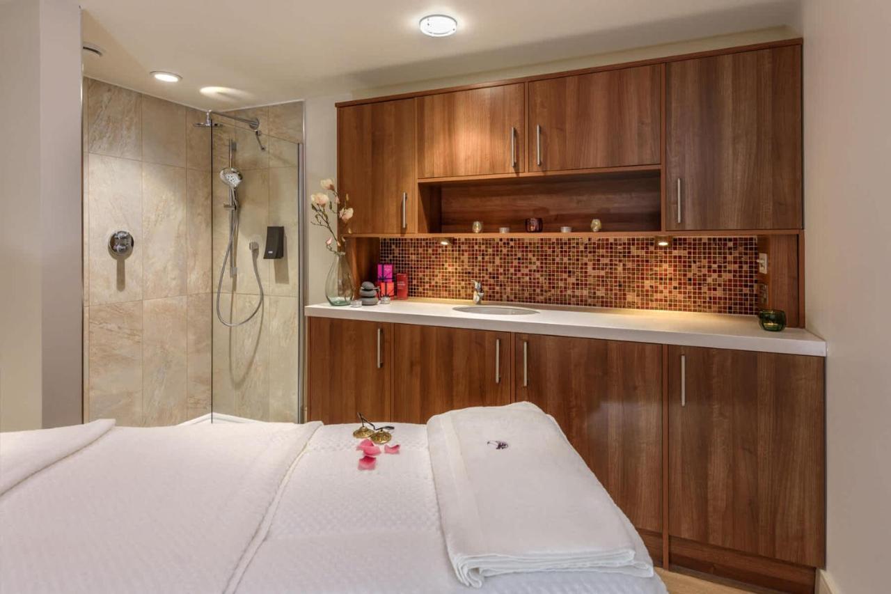 Spacious Primrose Lodge For 6 With Hot Tub At A Spa Resort Chudleigh Exterior photo