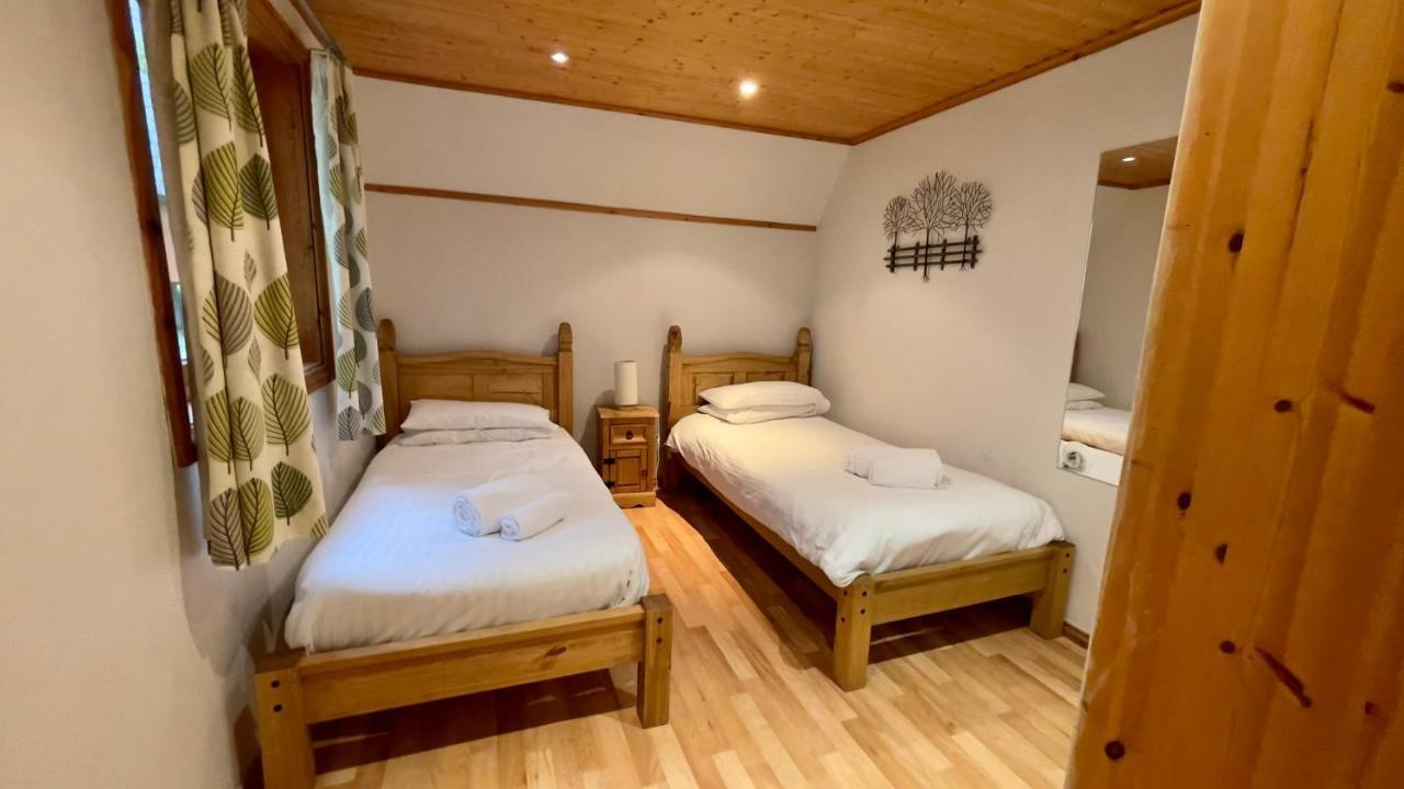 Spacious Primrose Lodge For 6 With Hot Tub At A Spa Resort Chudleigh Exterior photo