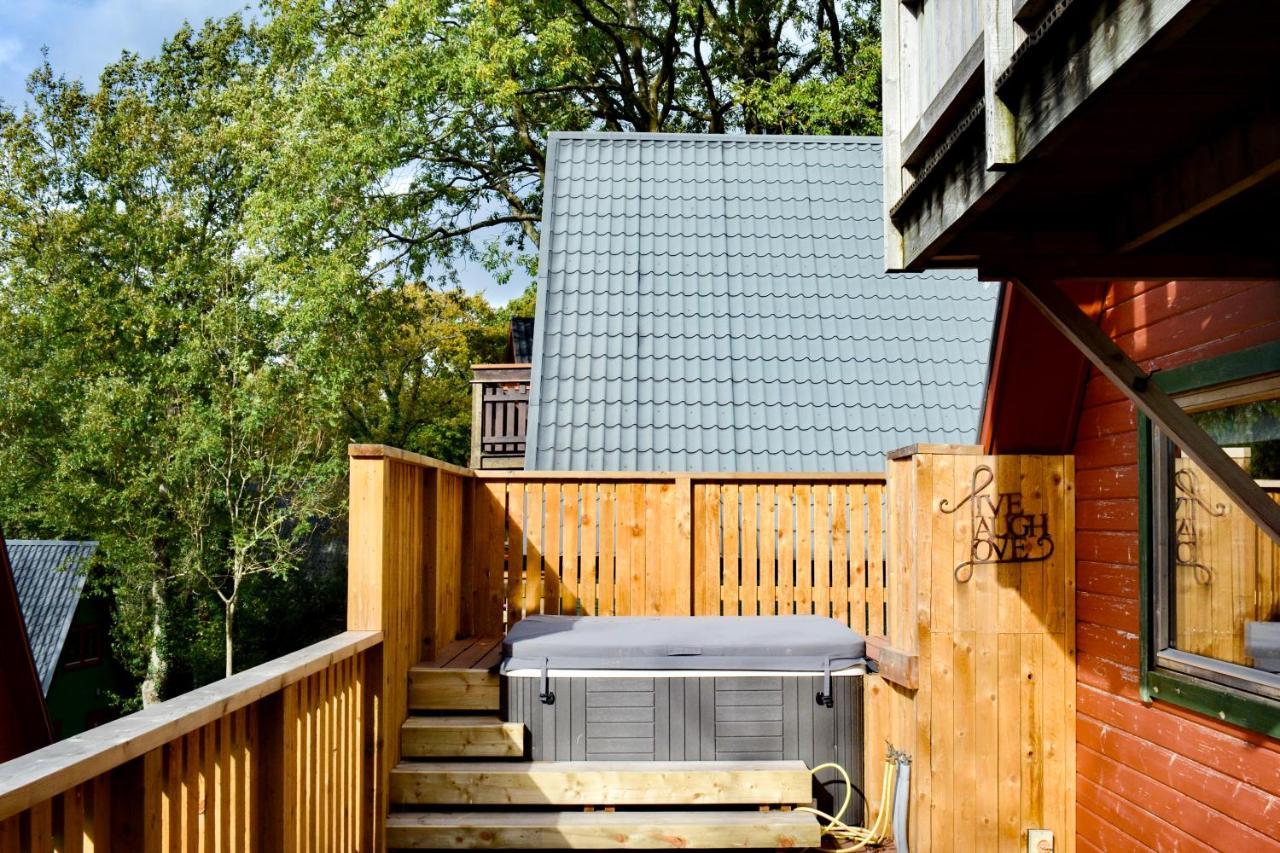 Spacious Primrose Lodge For 6 With Hot Tub At A Spa Resort Chudleigh Exterior photo