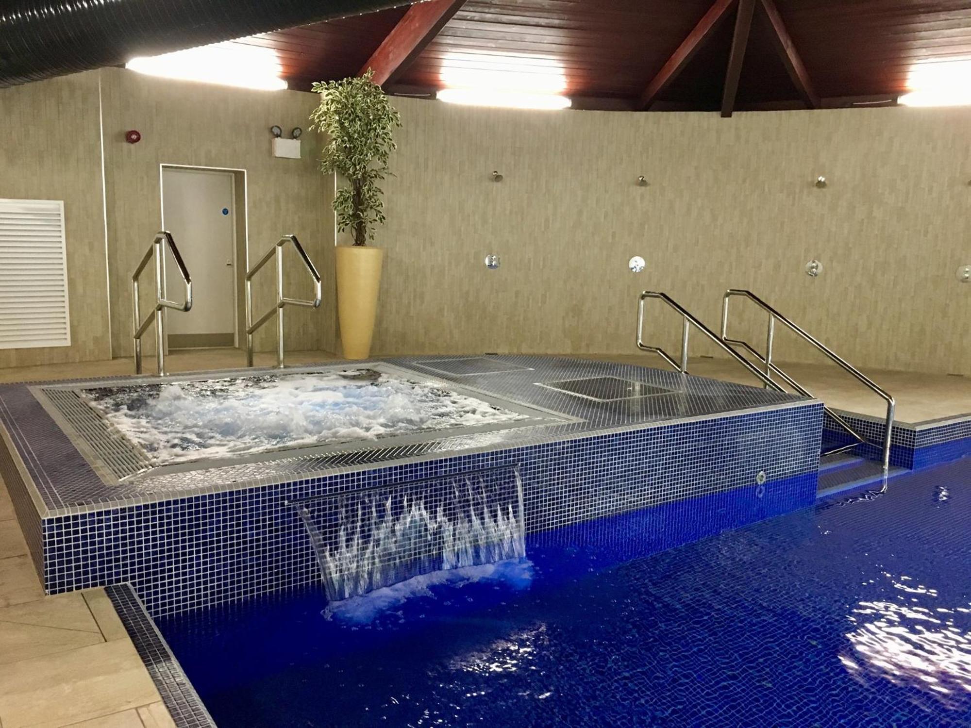 Spacious Primrose Lodge For 6 With Hot Tub At A Spa Resort Chudleigh Exterior photo